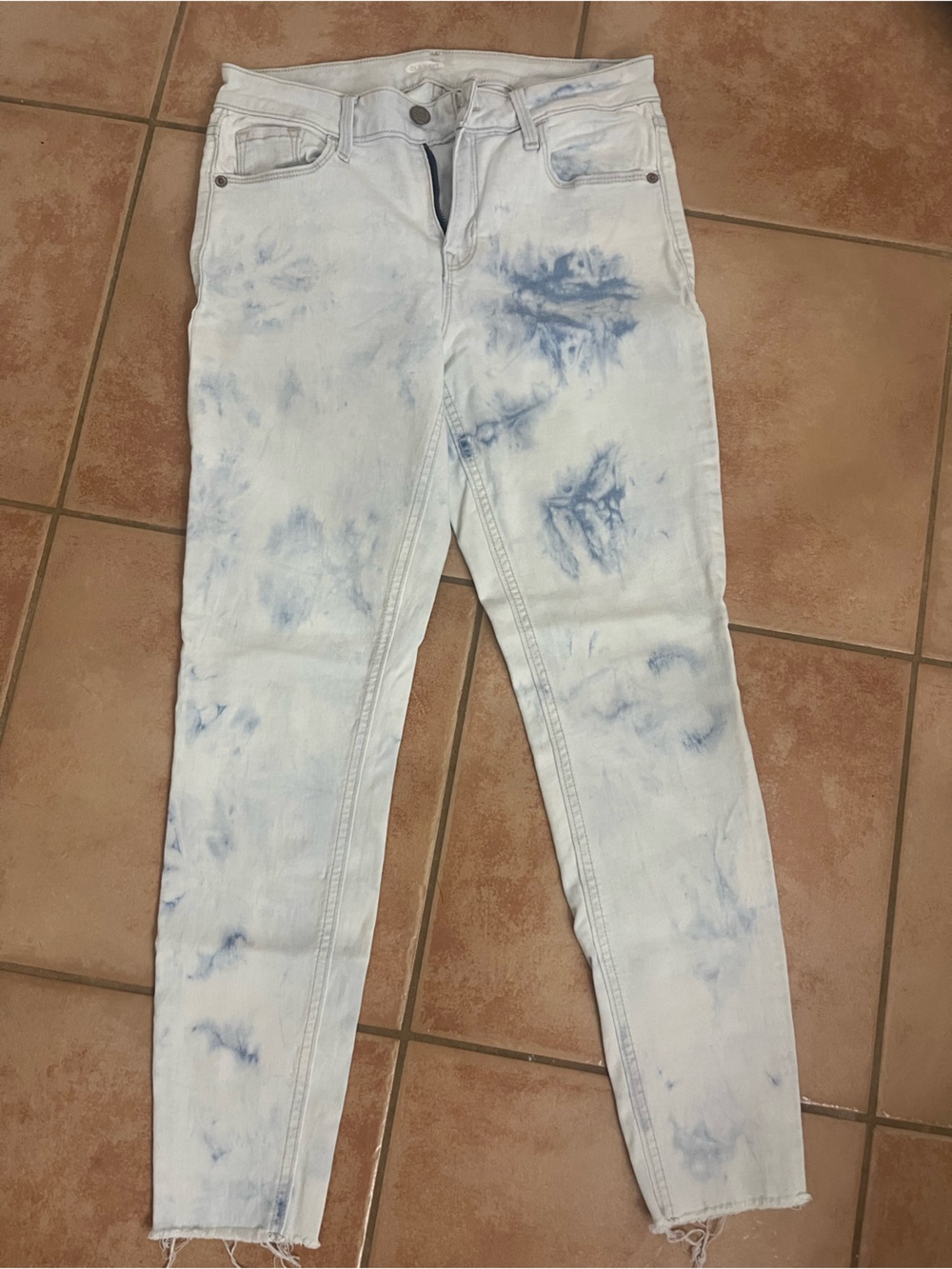 Old Navy White Skinny Jeans with Light Blue Tie-Dye